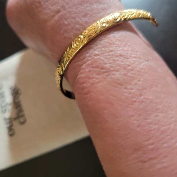 Gold Etched Floral Bracelet 18k Gold Plated - Picture 5 of 6